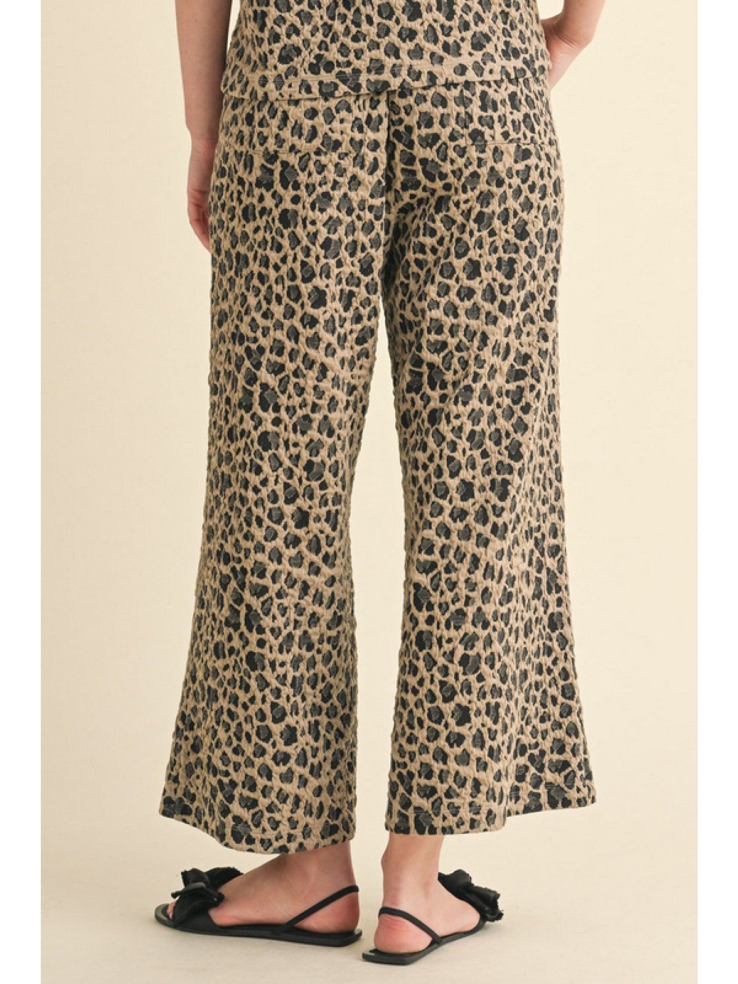 Leopard print pants with stretch-band waistline