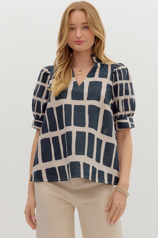 Abstract print band cuff short sleeve pullover top