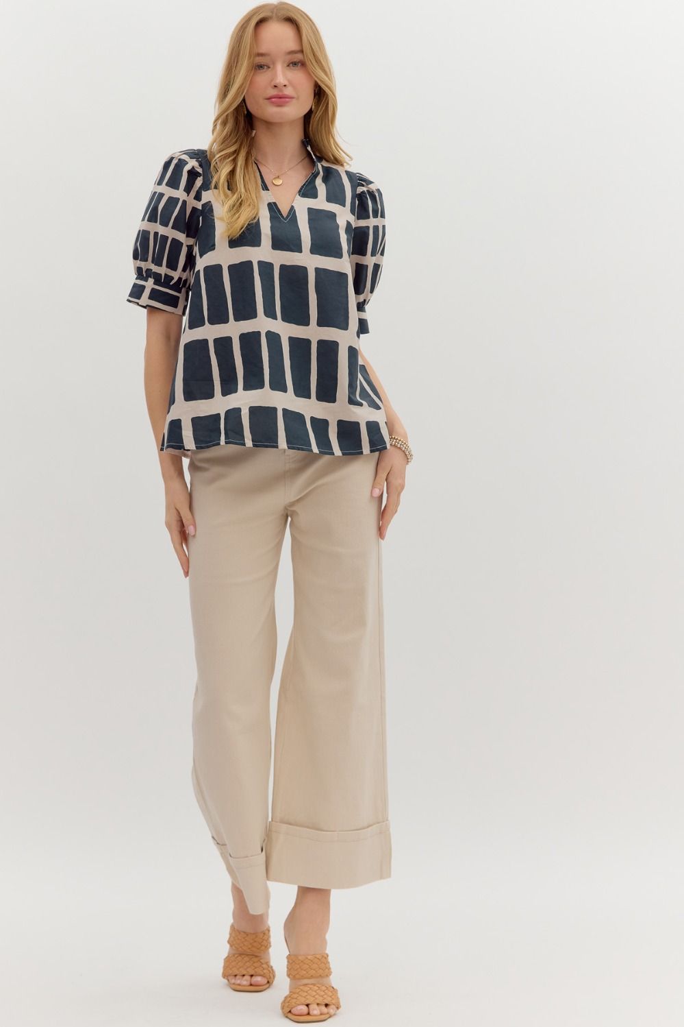 Abstract print band cuff short sleeve pullover top